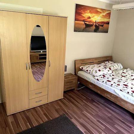 Appartement Large For Up To 18 People Near Halle Leipzig With Pool Table