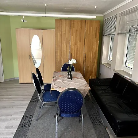 Large For Up To 18 People Near Halle Leipzig With Pool Table Apartment Landsberg (Saxony-Anhalt)