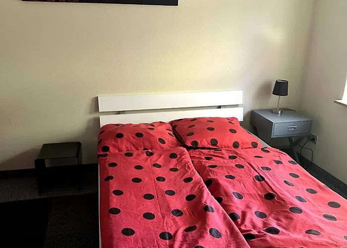 Large For Up To 18 People Near Halle Leipzig With Pool Table Appartement *