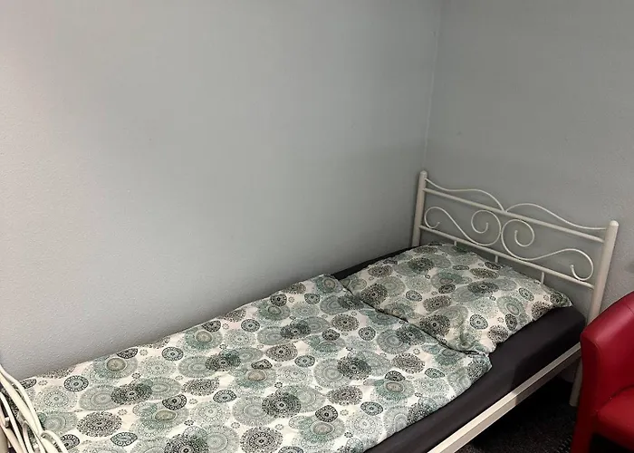 Large For Up To 18 People Near Halle Leipzig With Pool Table Appartement *